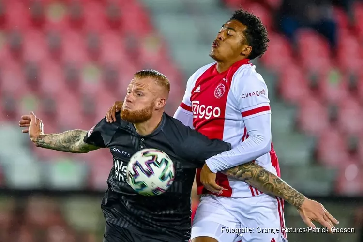 Almere City FC weer even aan kop na winst bij Jong Ajax