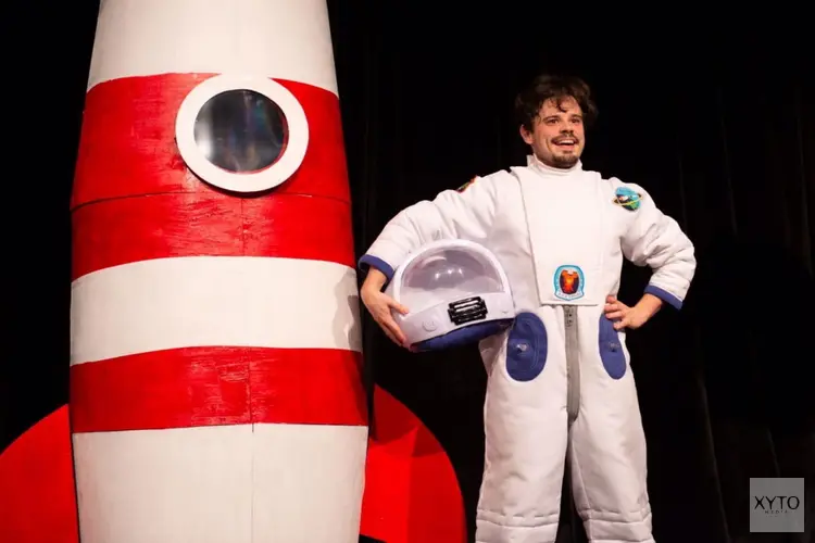 Andre het astronautje en de waanzinnige boomhut De meerpaal viert herfstvakantie met twee jeugdtheater-voorstellingen