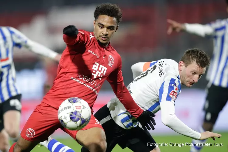 Almere City FC pakt tegen FC Eindhoven eindelijk weer eens volle buit in thuiswedstrijd