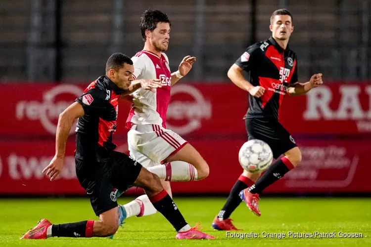 Almere City FC slordig met de kansen, Jong Ajax wint