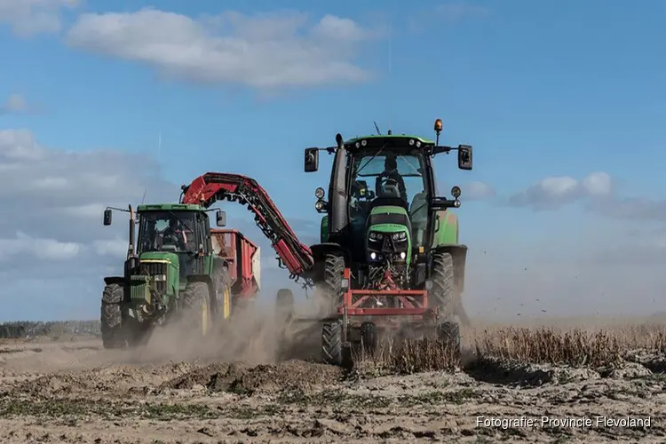 Het is oogsttijd, houd rekening met modder op de weg