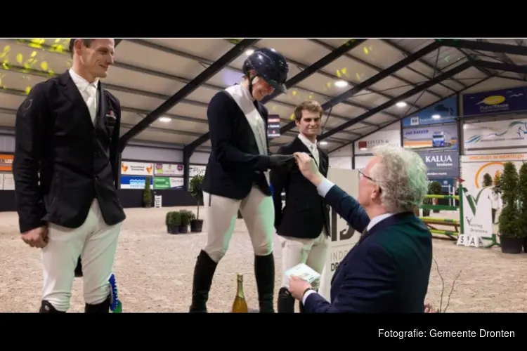 Burgemeester Gebben reikt Grote Prijs van Dronten uit bij Indoor Dronten